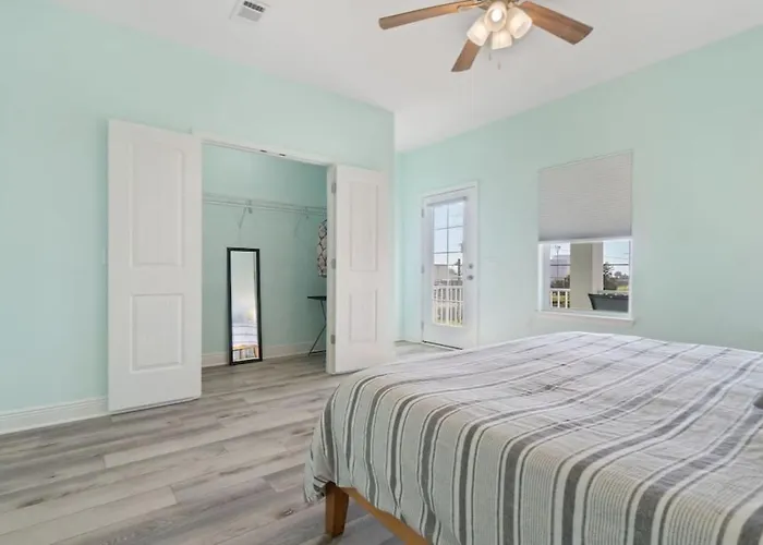 Walk To Downtown Seafood Market Bay Views Holiday home *