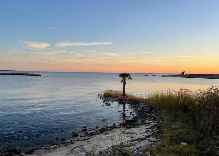 Walk To Downtown Seafood Market Bay Views Holiday home Pensacola