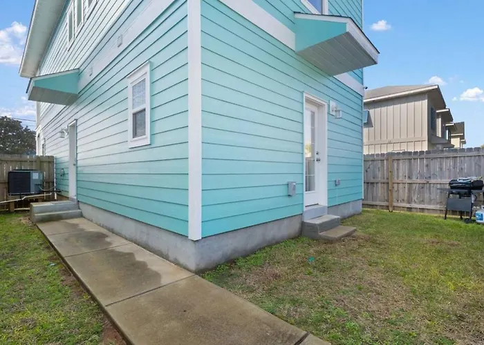 Walk To Downtown Seafood Market Bay Views Holiday home Pensacola